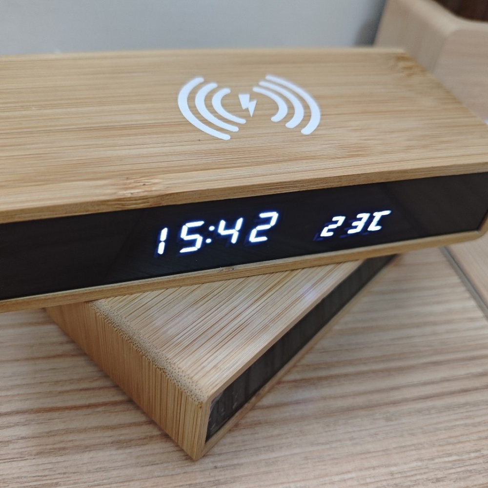 Office Table Accessories Unique - นาฬิกาดิจิตอลไม้ไผ่อเนกประสงค์ พร้อมที่ชาร์จไร้สาย หน้าจอ LED แบบกระจกเงา นาฬิกาปลุกข้างเตียง